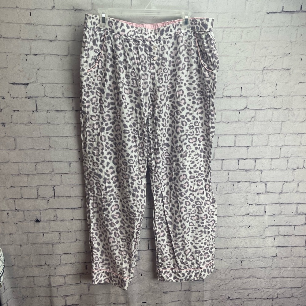 Victoria’s Secret Pajama Pants size large short gray and pink leopard print